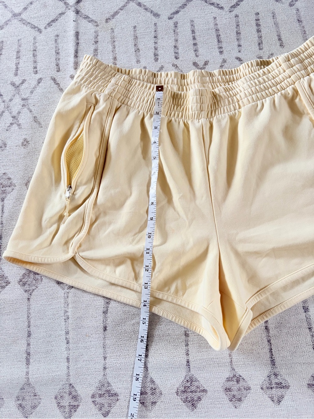 Old Navy Dynamic Fleece Light Yellow Athletic Zip-Pocket 3 inch Shorts - Picture 6 of 11